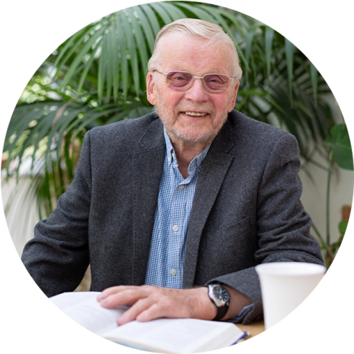 Rowan Garth, author