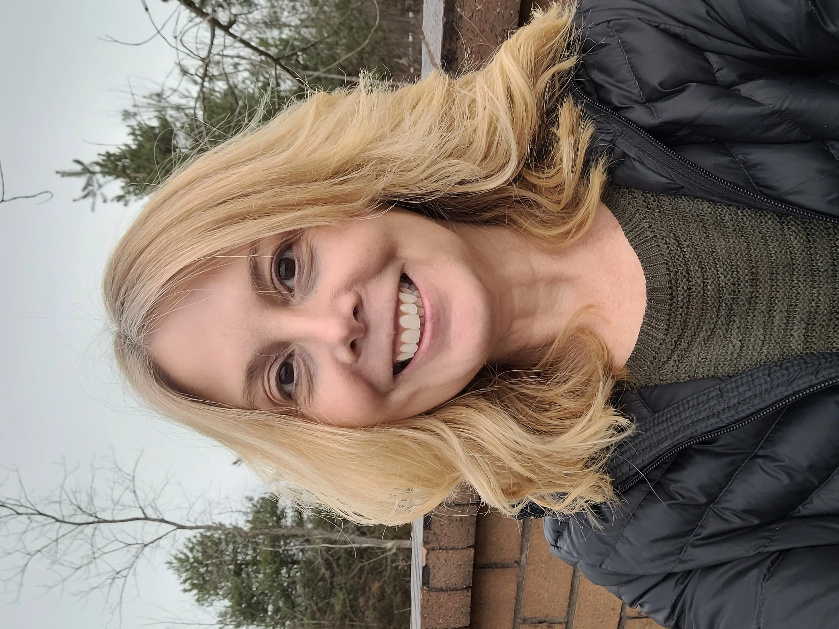 Victoria Sarda Holmsen, author