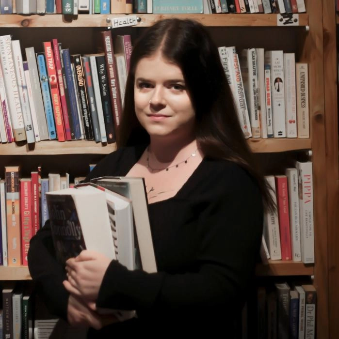 Rue Willow, author
