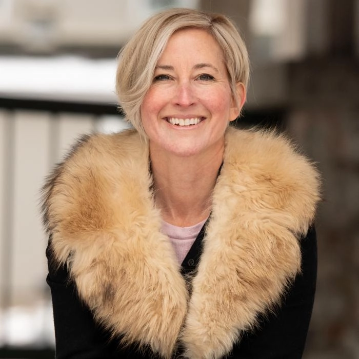 Jennifer Aves, author