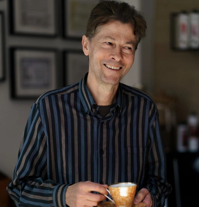Geoff Barnes, author