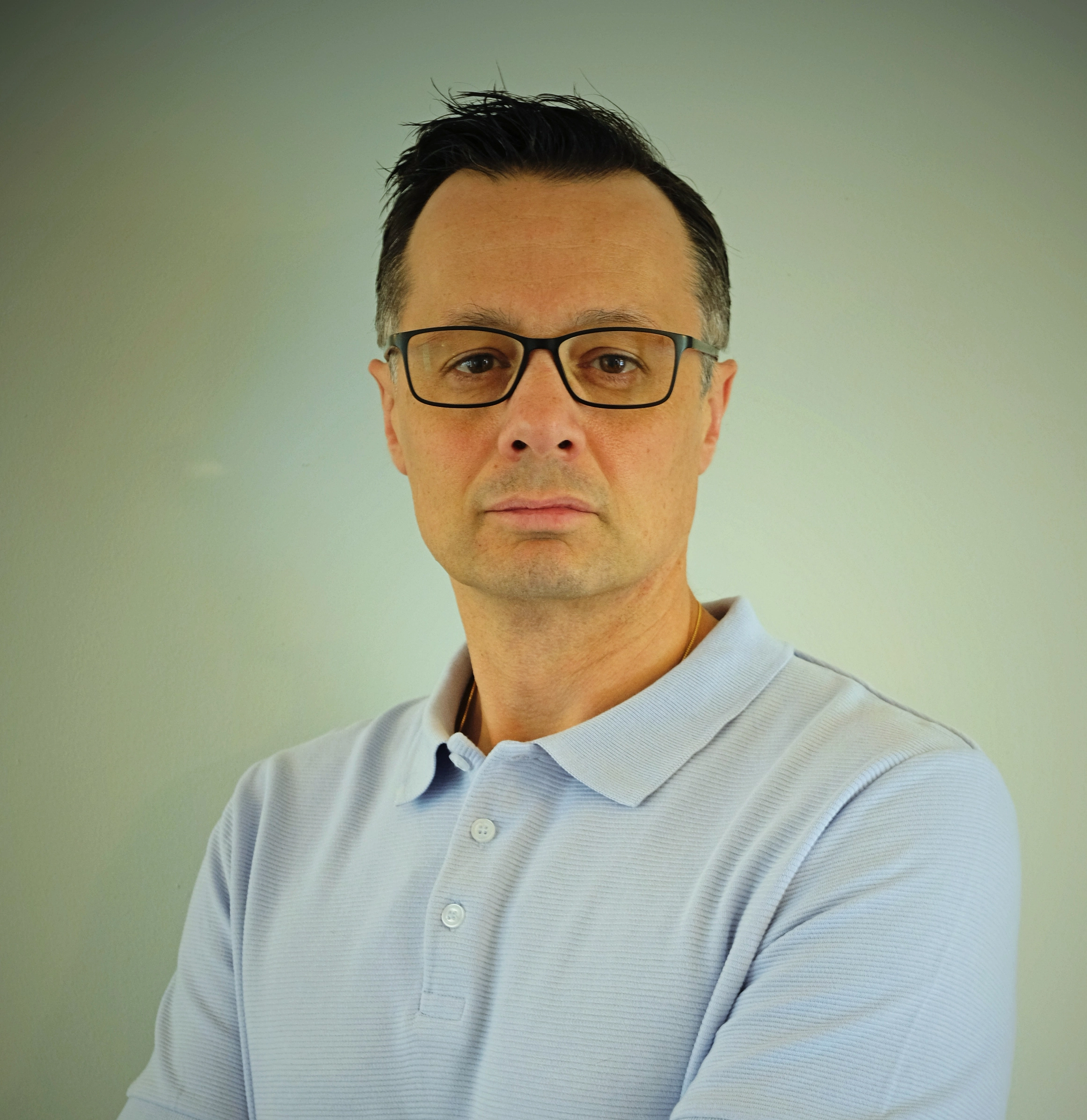 Sarmen Jakalian, author