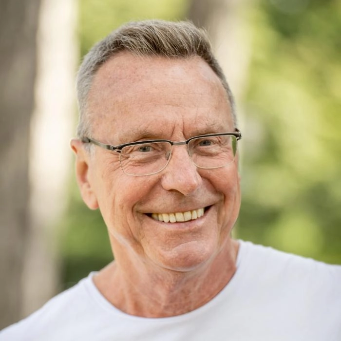 Rolf Bennhagen, author