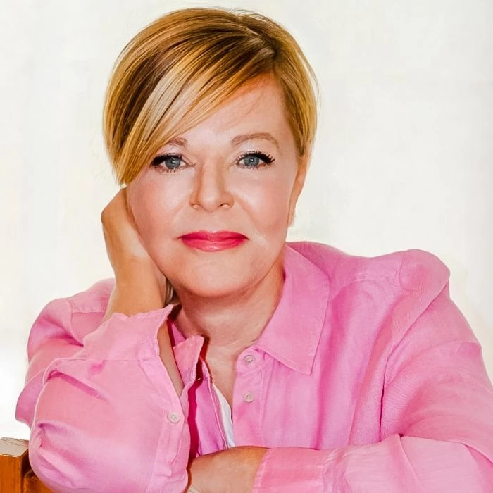 Anna Ryan, author